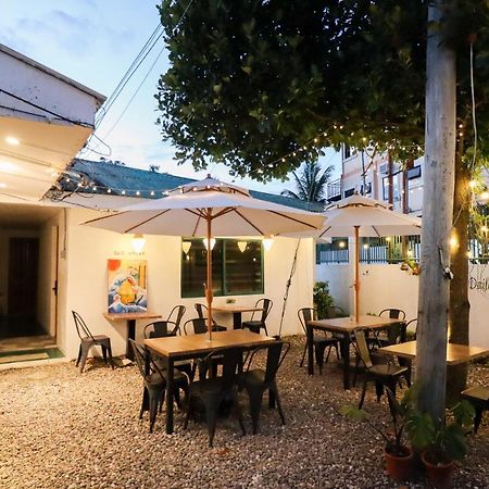 Ocean Breeze Hostel By Daily Sweet Moalboal Eksteriør billede
