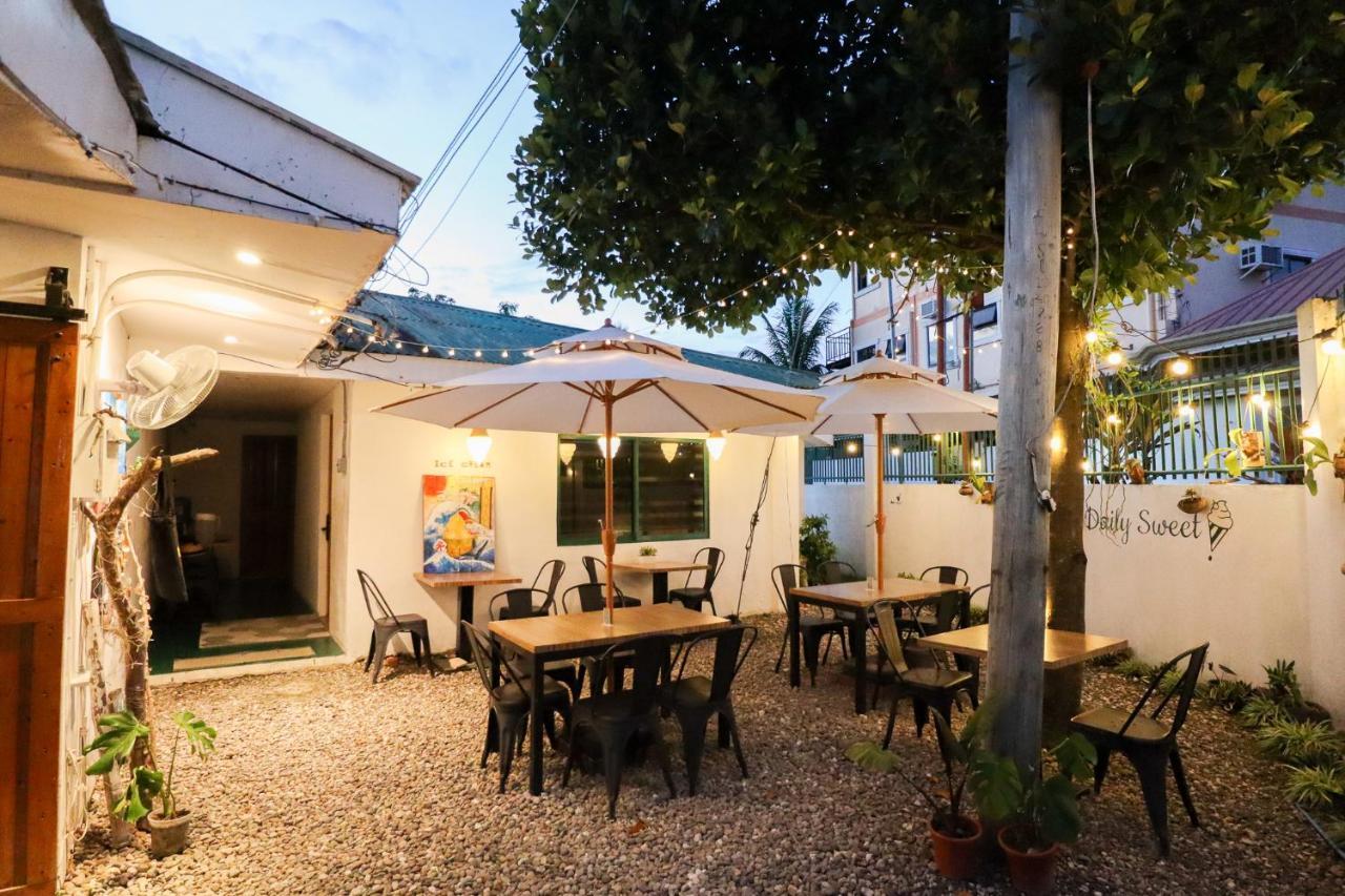 Ocean Breeze Hostel By Daily Sweet Moalboal Eksteriør billede
