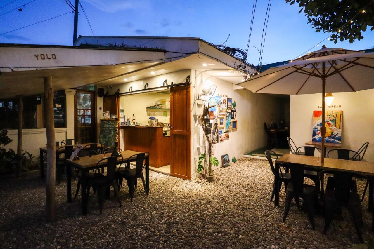 Ocean Breeze Hostel By Daily Sweet Moalboal Eksteriør billede