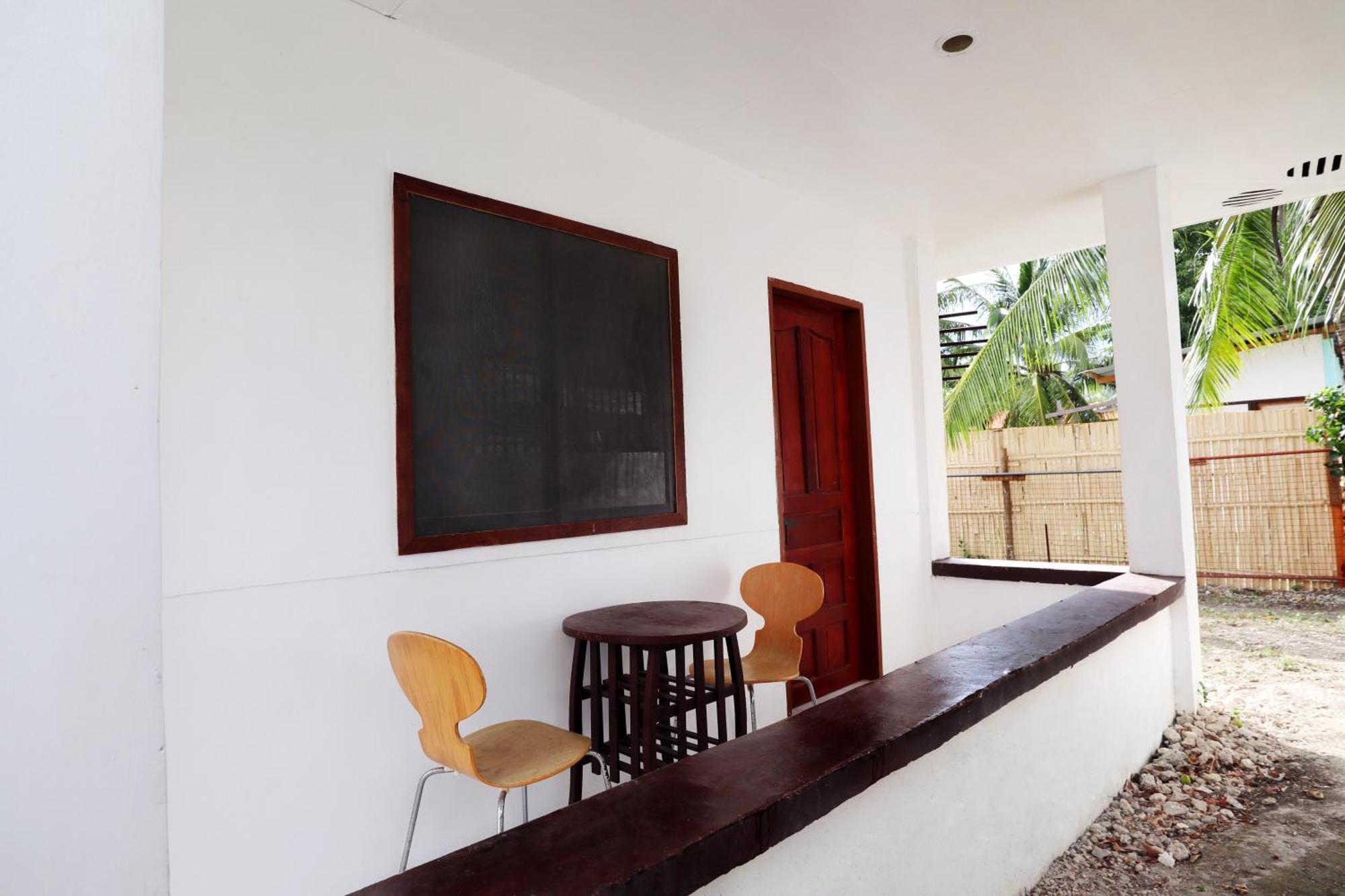 Ocean Breeze Hostel By Daily Sweet Moalboal Eksteriør billede